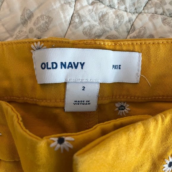 Old Navy Cropped Pixie Pants—Yellow with Embroidered Daisies - Picture 7 of 8